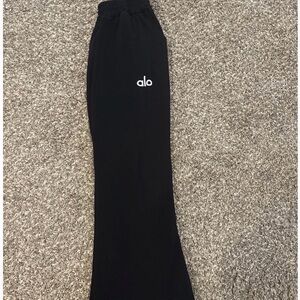 ALO Yoga womens Black Joggers 

No tag. Barely worn. ** please read description